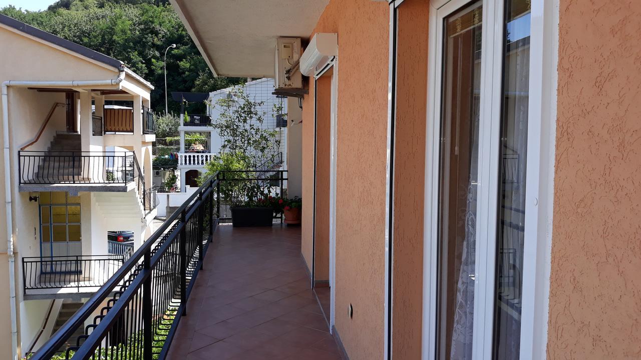 Guesthouse Djacic Budva Exterior photo